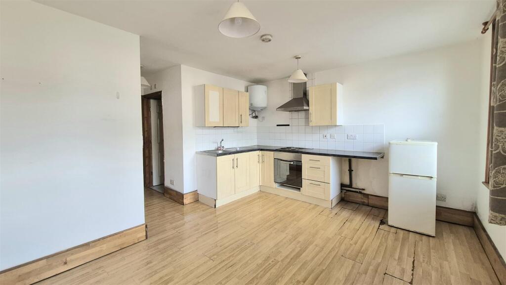 Apartment in Luton - View 4