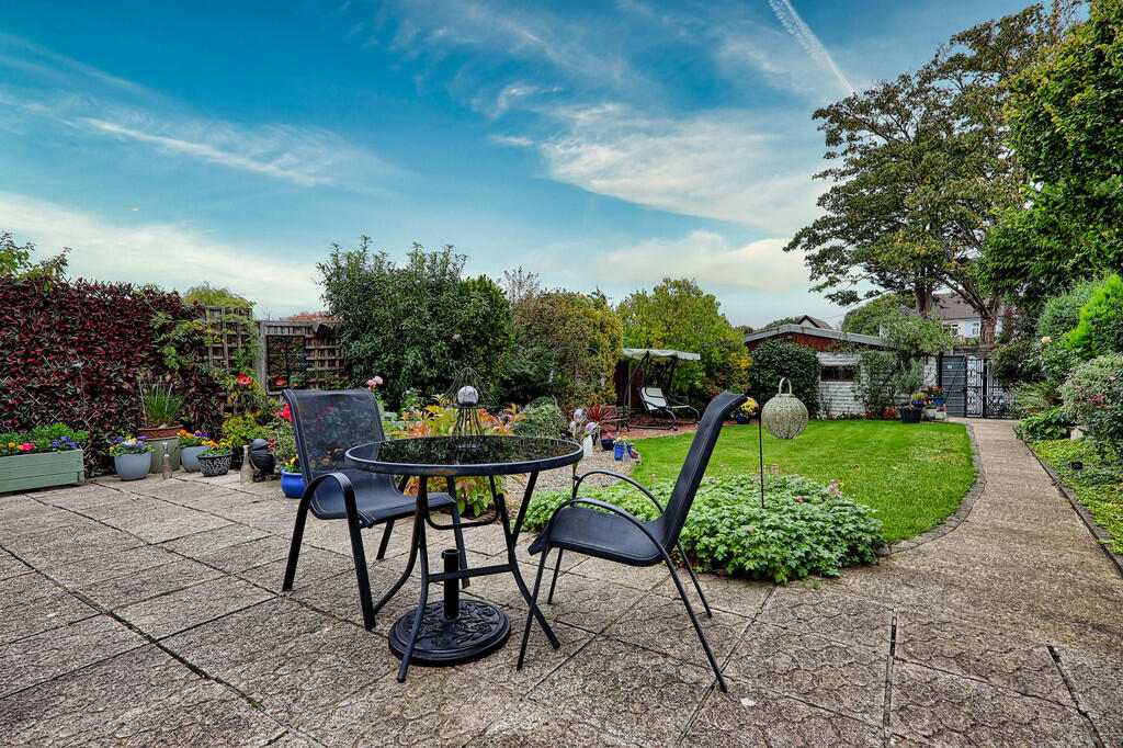 Daws Heath Road, Hadleigh photo 2