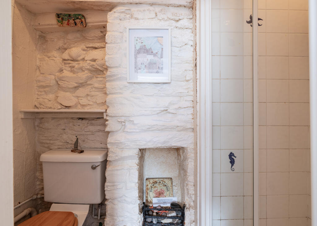 House in Port Isaac, Port Gaverne, St. Endellion - More