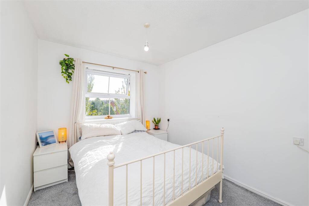 12 Heol Broadland, Barry, CF62 5AE photo 4