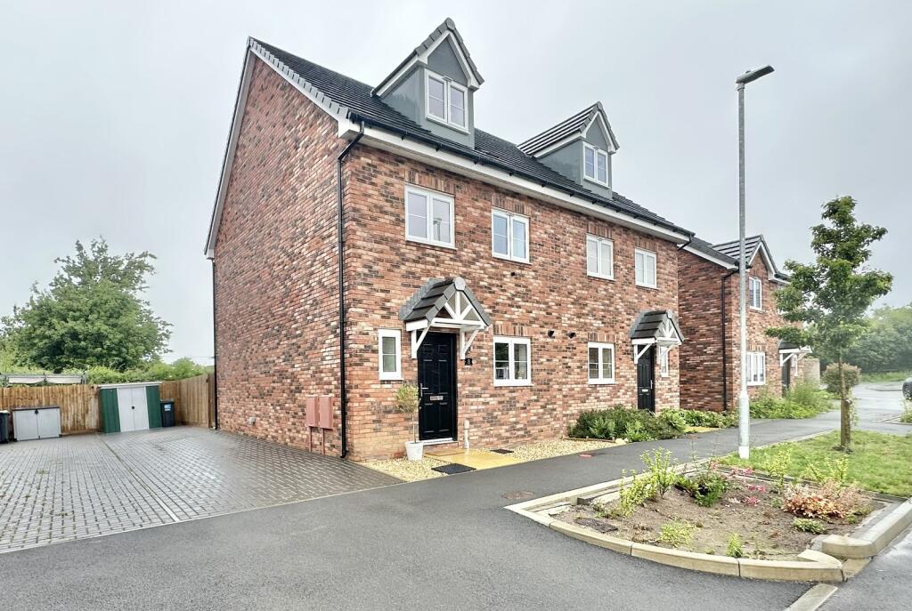 4-bed house on Heol Gwyndaf, Undy, Caldicot. NP26 3FZ, £369,950