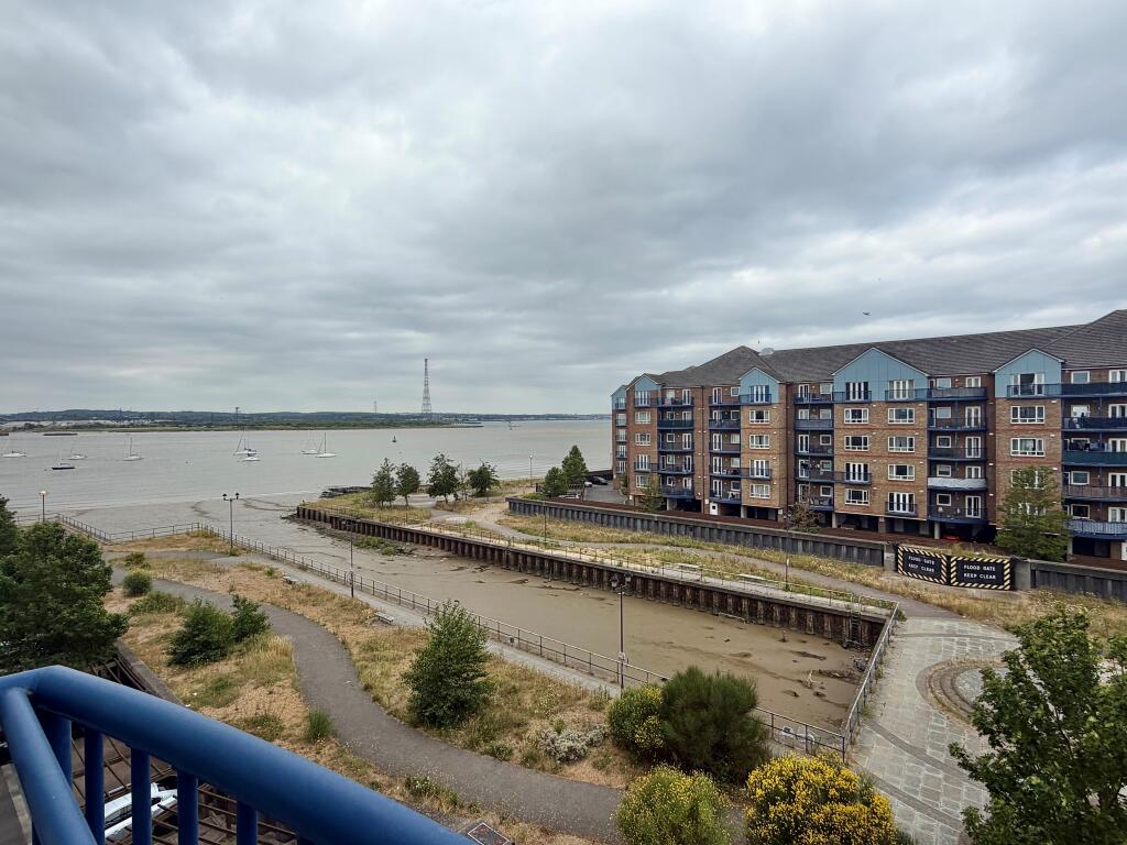 1-bed flat on Argent Street, Grays, RM17, £170,000