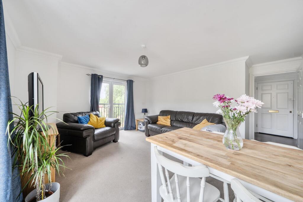 Apartment in Tandridge, Caterham-on-the-Hill - View 4