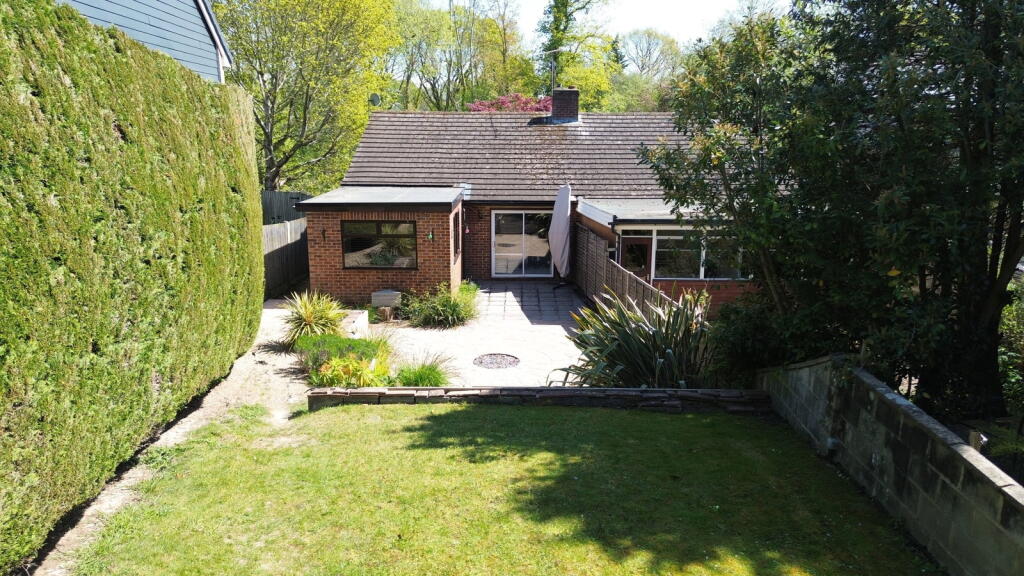Chittys Common, Guildford, GU2 photo 3