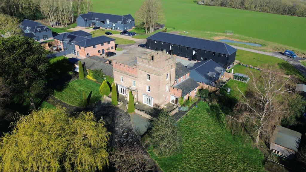 4-bed detached on Upper Bedfords Farmhouse, Romford, £1,250,000