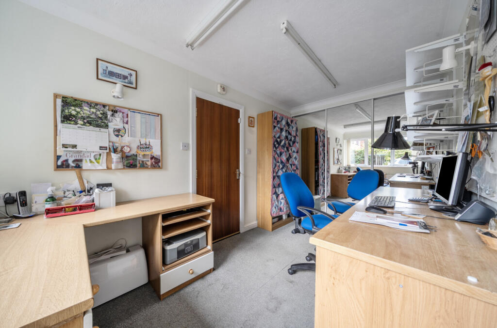 Turnpike Close, Worcester, Worcestershire - View 4