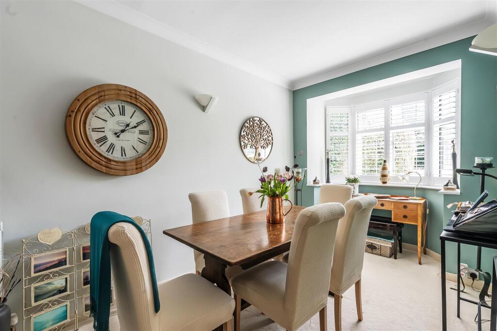 House in Epsom and Ewell, Stoneleigh - More