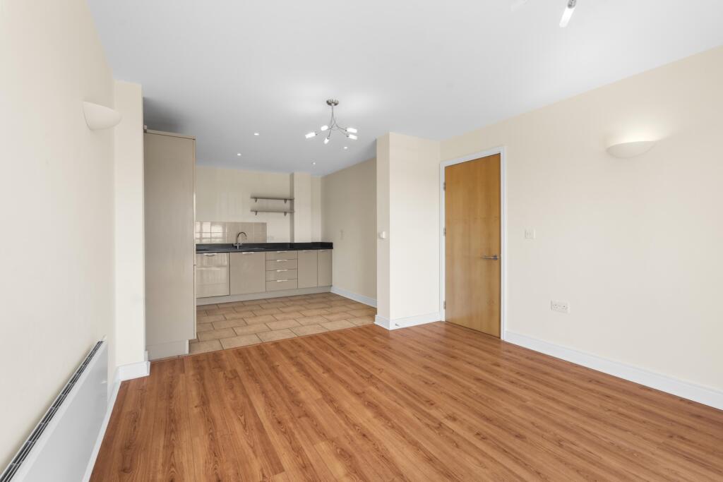 Apartment in East Hertfordshire, Hockerill, Bishop's Stortford - More