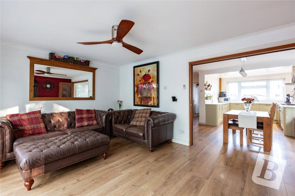 Berkeley Drive, Hornchurch, RM11 photo 2