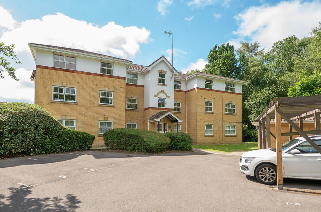 2-bed flat on Whittle Close, Ash Vale, Surrey, GU12, £215,000