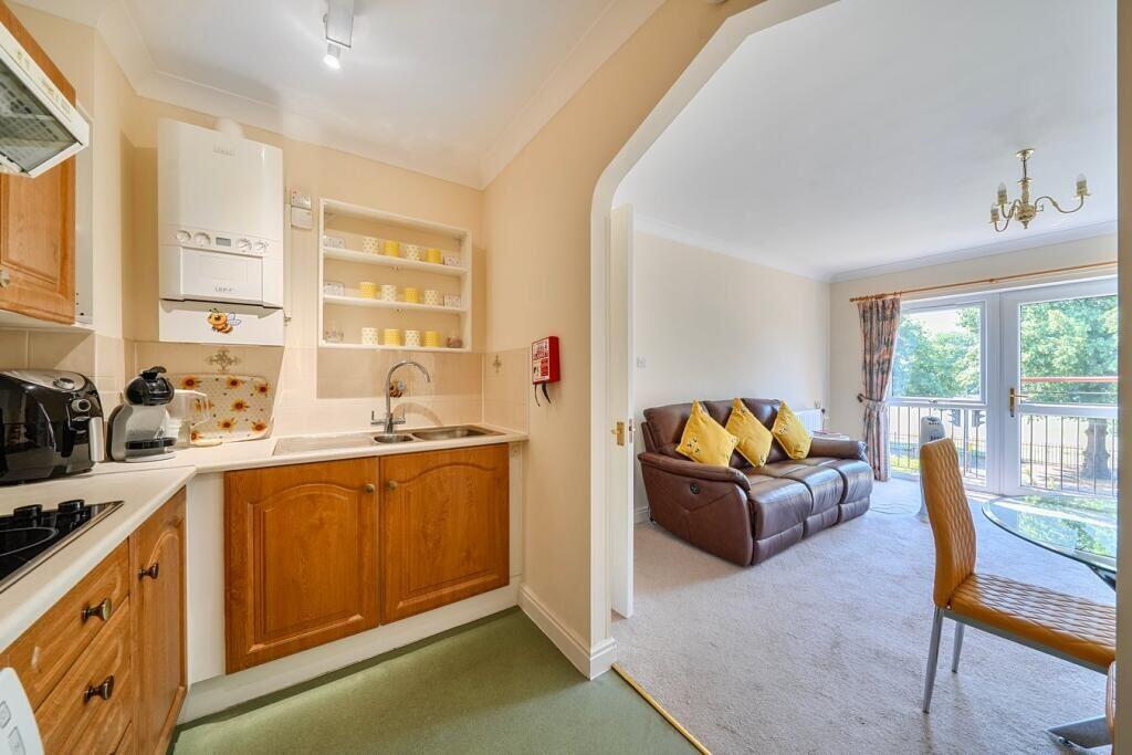 24 Cathedral Green Court, Crawthorne Road, Peterborough, Cambridgeshire, PE1 4YS photo 4