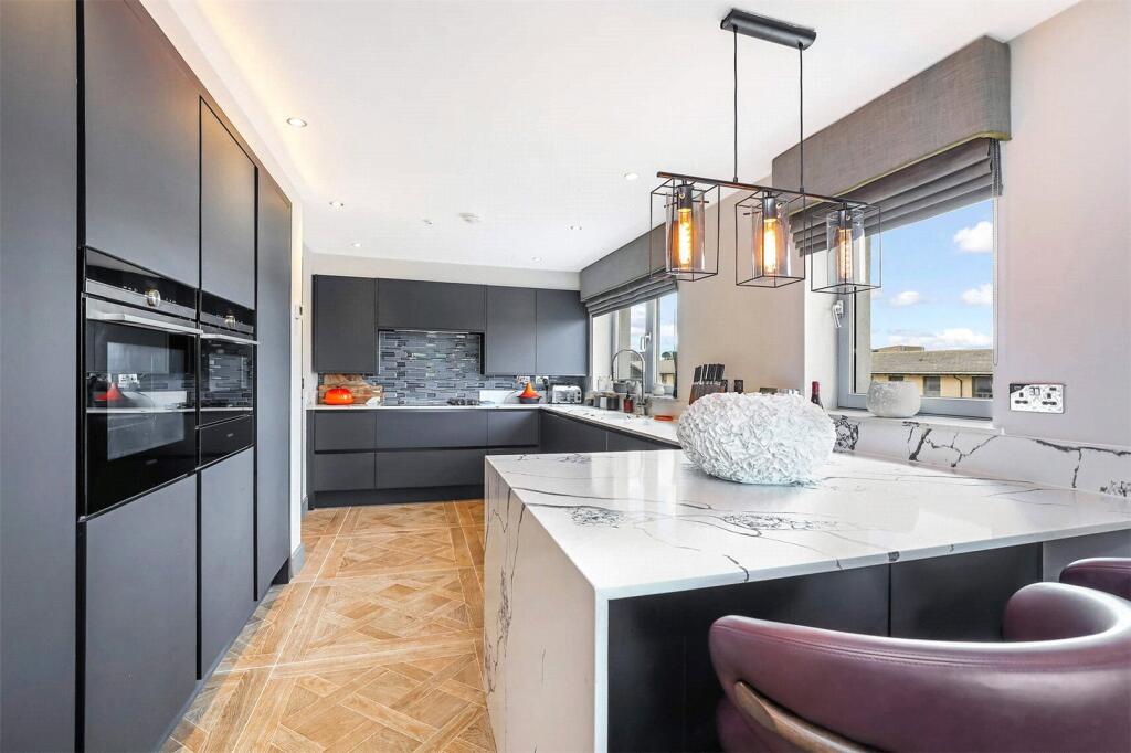 Main image of property: Waterside Place, Glasgow, Glasgow City, G5