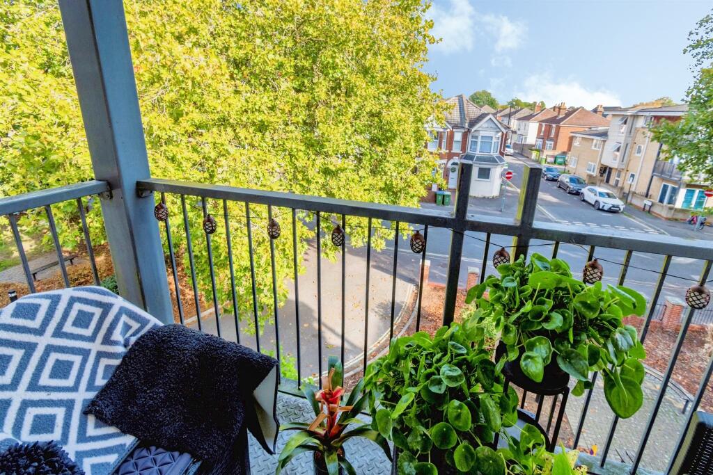 Apartment in Southampton - View 5