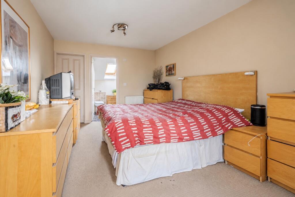 Apartment in Luton - View 5