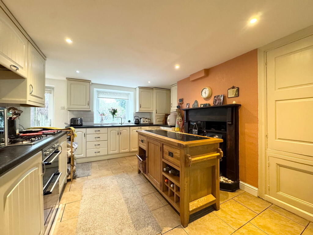 House in Huddersfield, Denby Dale - View 3