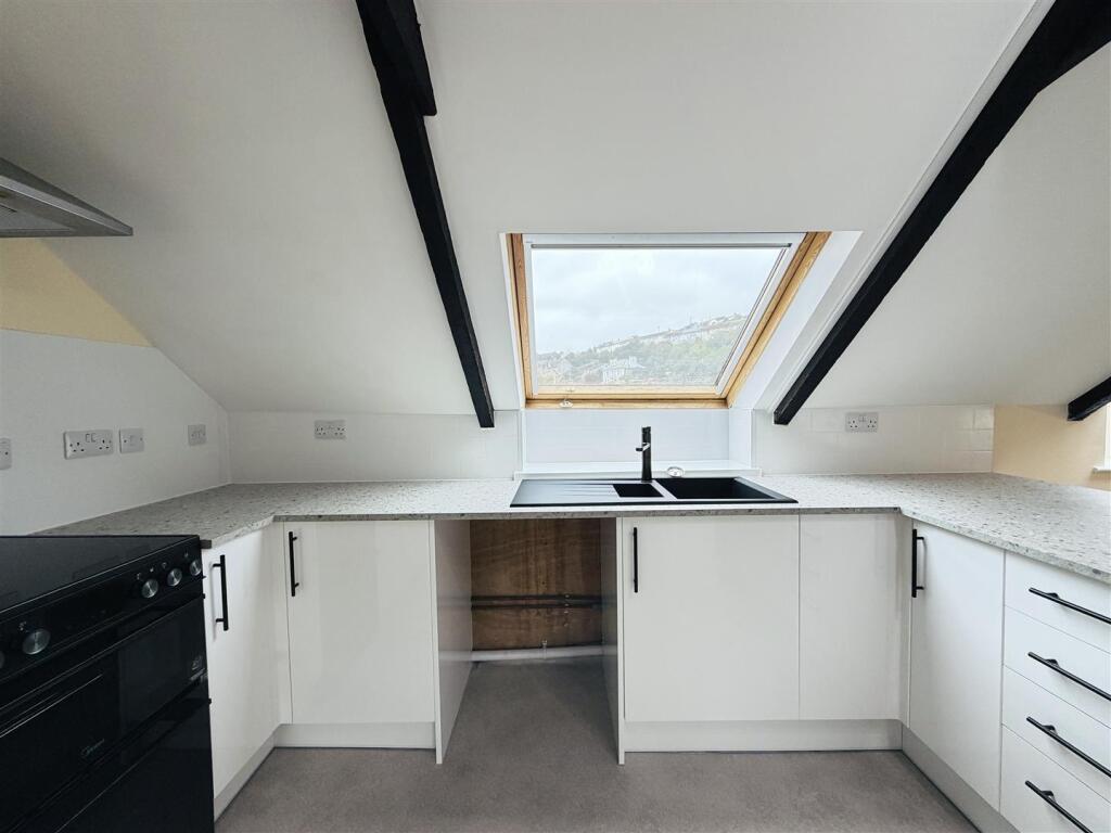 Apartment in Plymouth - More