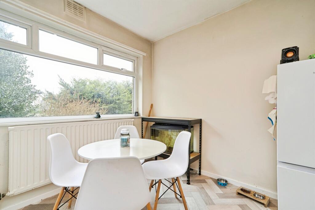 Westlands Drive, Allerton, BRADFORD photo 5