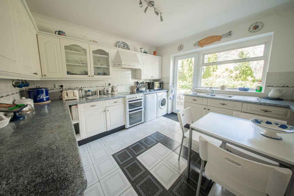 Orchard Close, Haywards Heath, RH16 photo 4