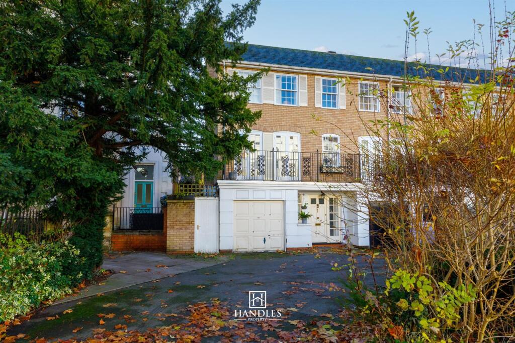 4-bed terraced on St. Pauls Court, Leamington Spa, £499,950