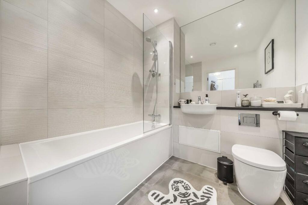 Apartment in London - View 5
