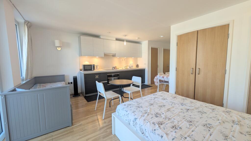 Studio flat for rent