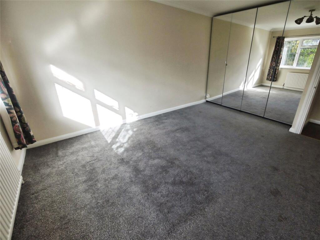 Apartment in Brentwood, Essex - More