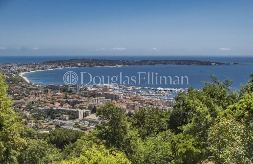 Main image of property: Provence-Alps-Cote d`Azur, Alpes-Maritimes, Cannes