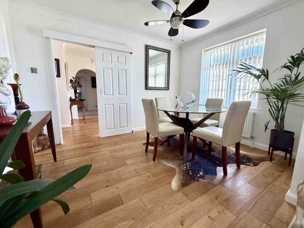 Laurel Close, St. Leonards, BH24 2NA photo 5