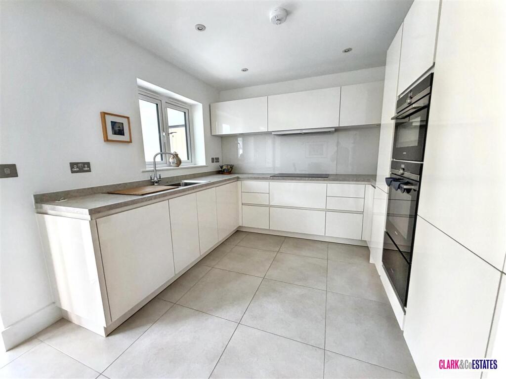 House in Exeter, Holland Park, Newcourt - More