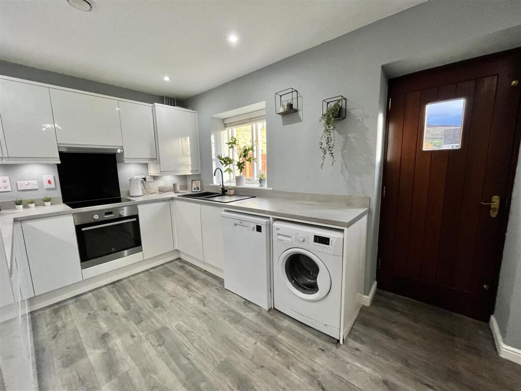 House in Tameside, Greater Manchester - View 5