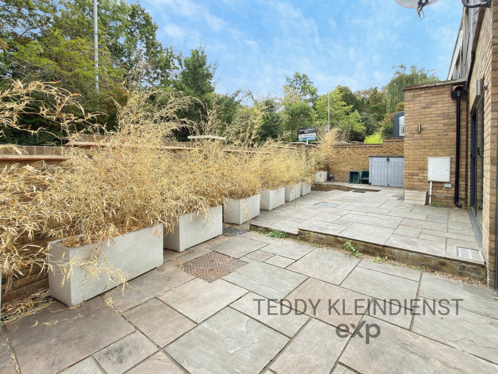 House in London, Surbiton - View 3