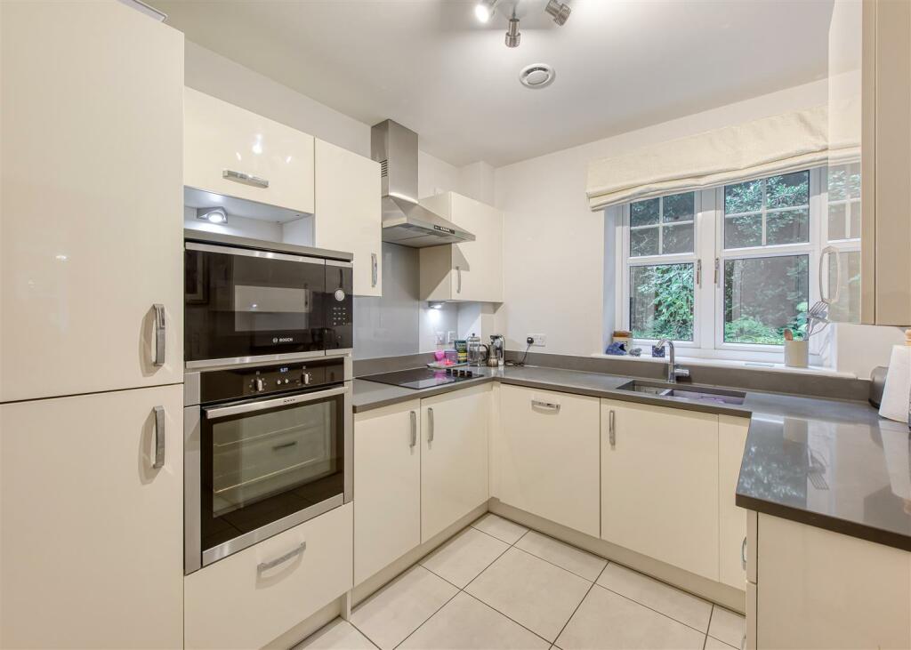 5 Clock Gardens, Stockwell Road, Tettenhall, Wolverhampton, WV6 9PS photo 3