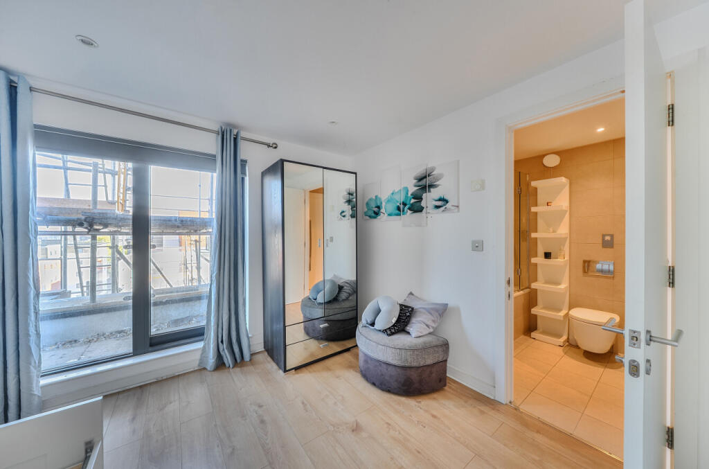 Apartment in Southampton - View 5