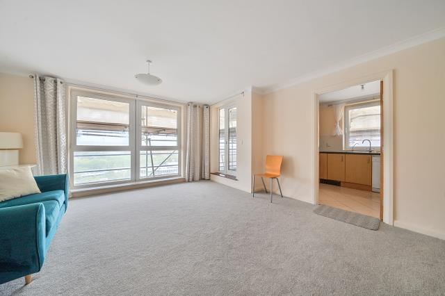 Apartment in Basingstoke and Deane, Lychpit, Riverdene - View 3