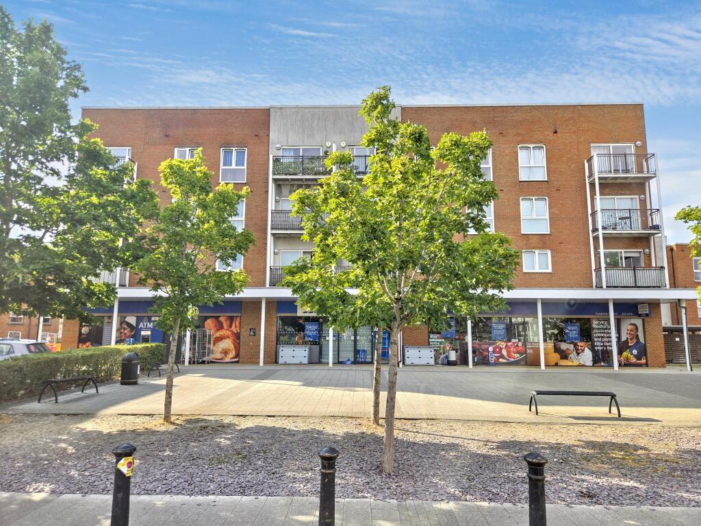 73 Canalside, Redhill, South East, RH1 2NH - View 3