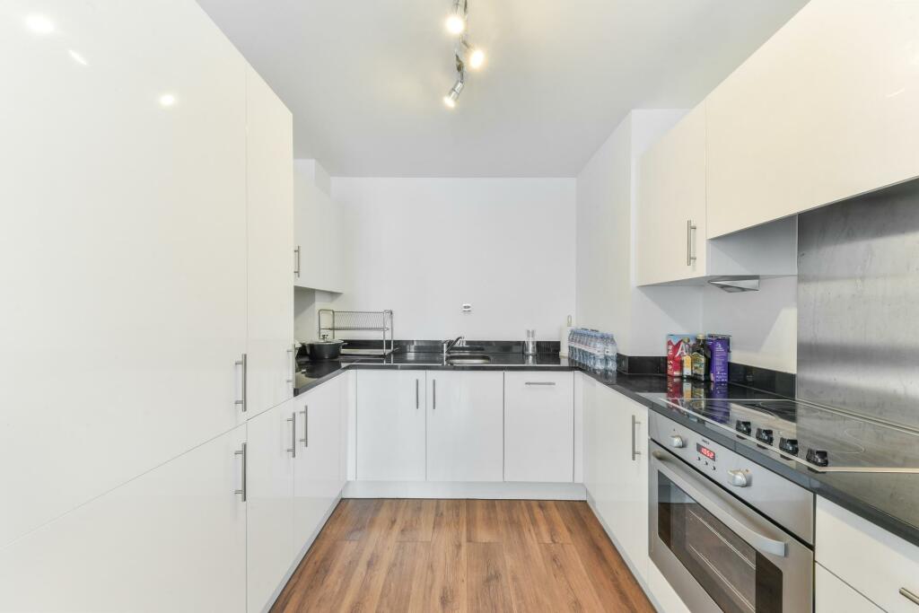 Apartment in London, St Luke's, Finsbury - View 4