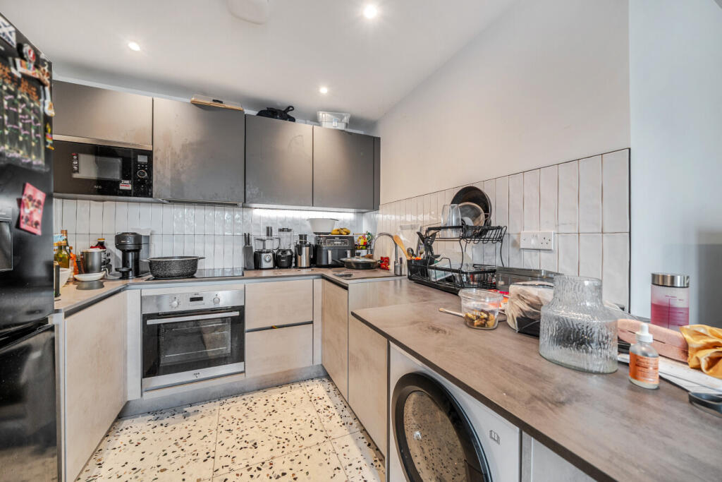 Main image of property: 159 Commonside East, Mitcham, CR4