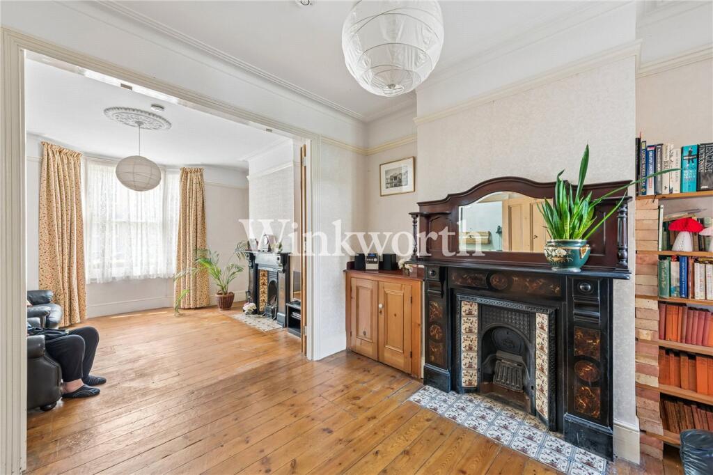 House in London, West Green - More