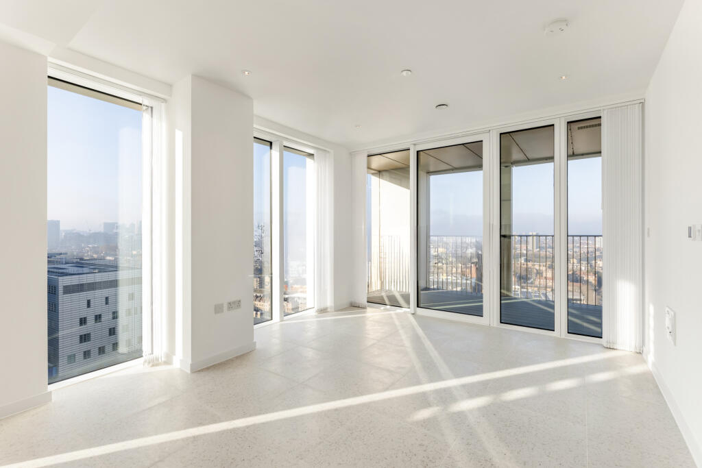 Bouchon Point, 7 Cendal Crescent, London, E1 photo 2
