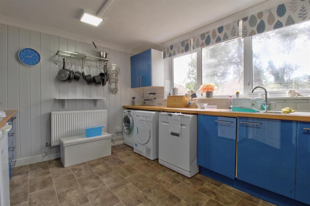 Apartment in Barry, Cwm Talwg - More
