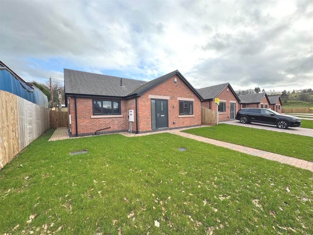 3-bed detached on Travellers Close, Leekbrook, Leek, £434,950