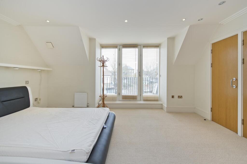 House in Twickenham - View 4