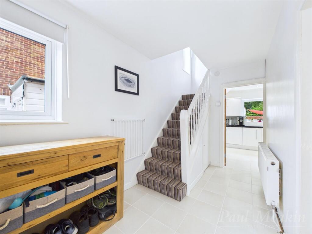 Hazelwood Grove, Sanderstead photo 4