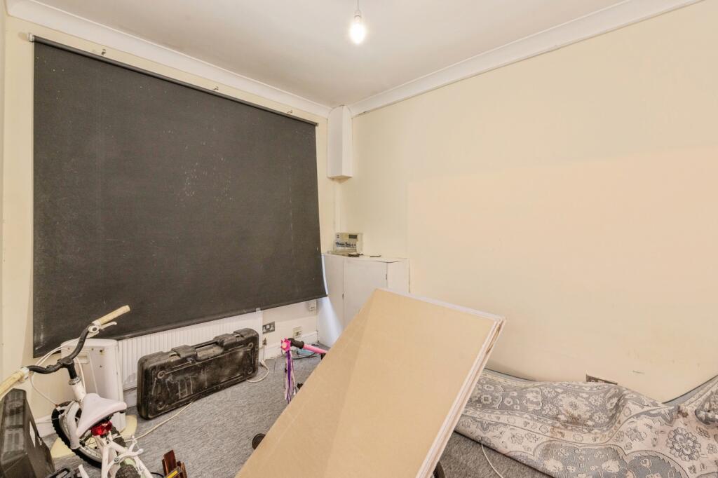 House in Romford - More