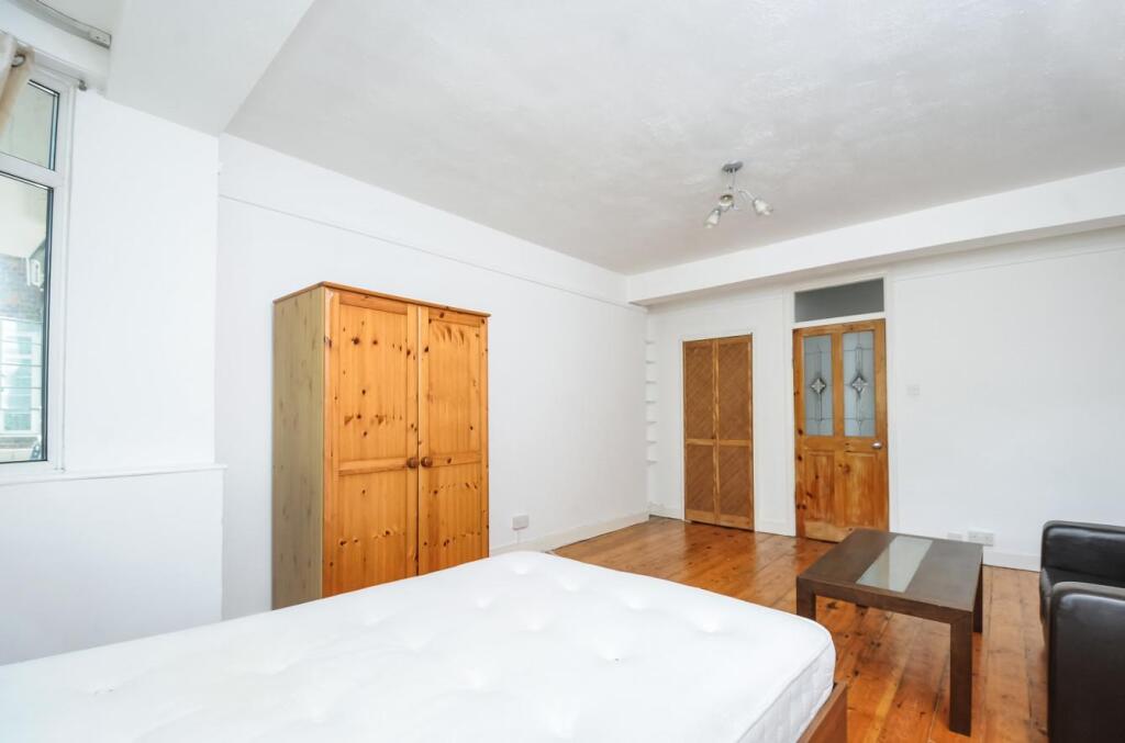 Studio flat for rent