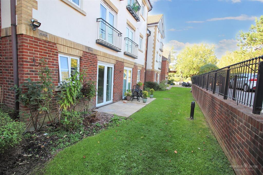 Bath Road, Calcot, Reading photo 4