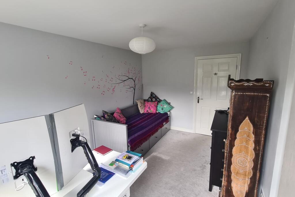 Apartment in Croydon - More