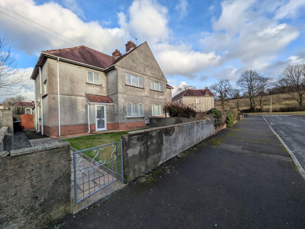 3-bed semi-detached on Heol Marlais, Ammanford, SA18 2DS, £189,950