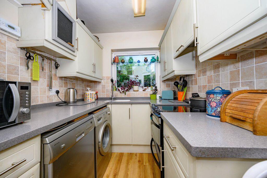 House in Hertsmere, Hertfordshire - View 5