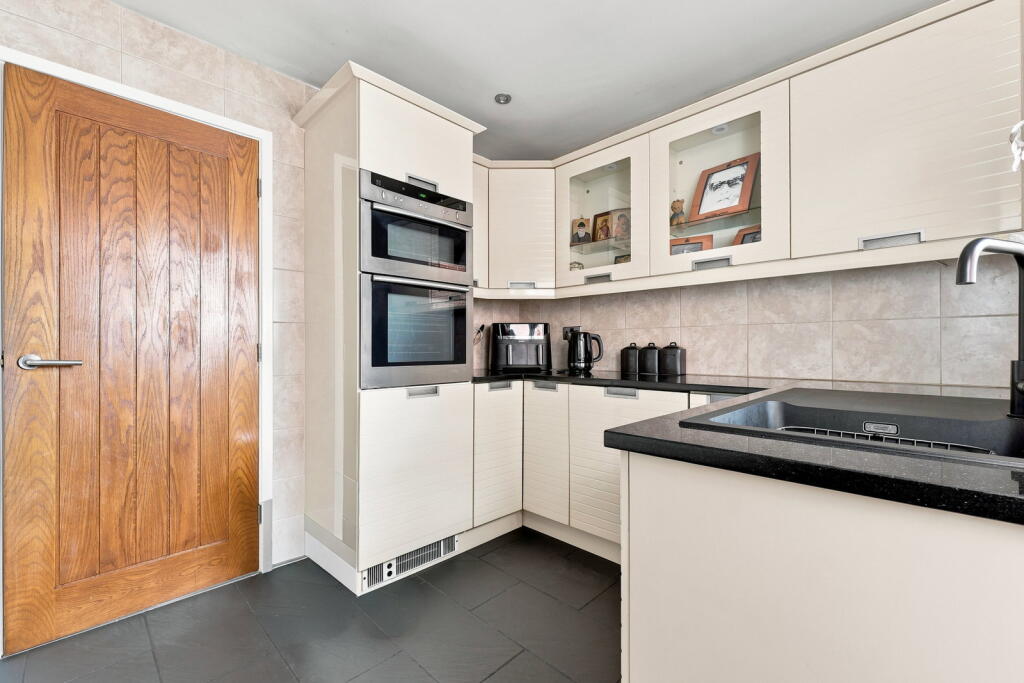 House in Rotherham, Bramley - View 3